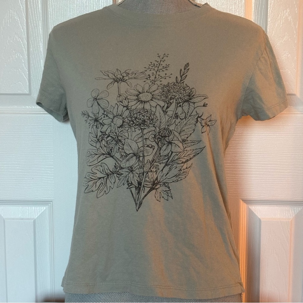 DOE bouquet of flowers printed tshirt size XS